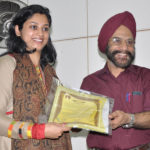 Receiving the award from Dr S.S.Bhatti